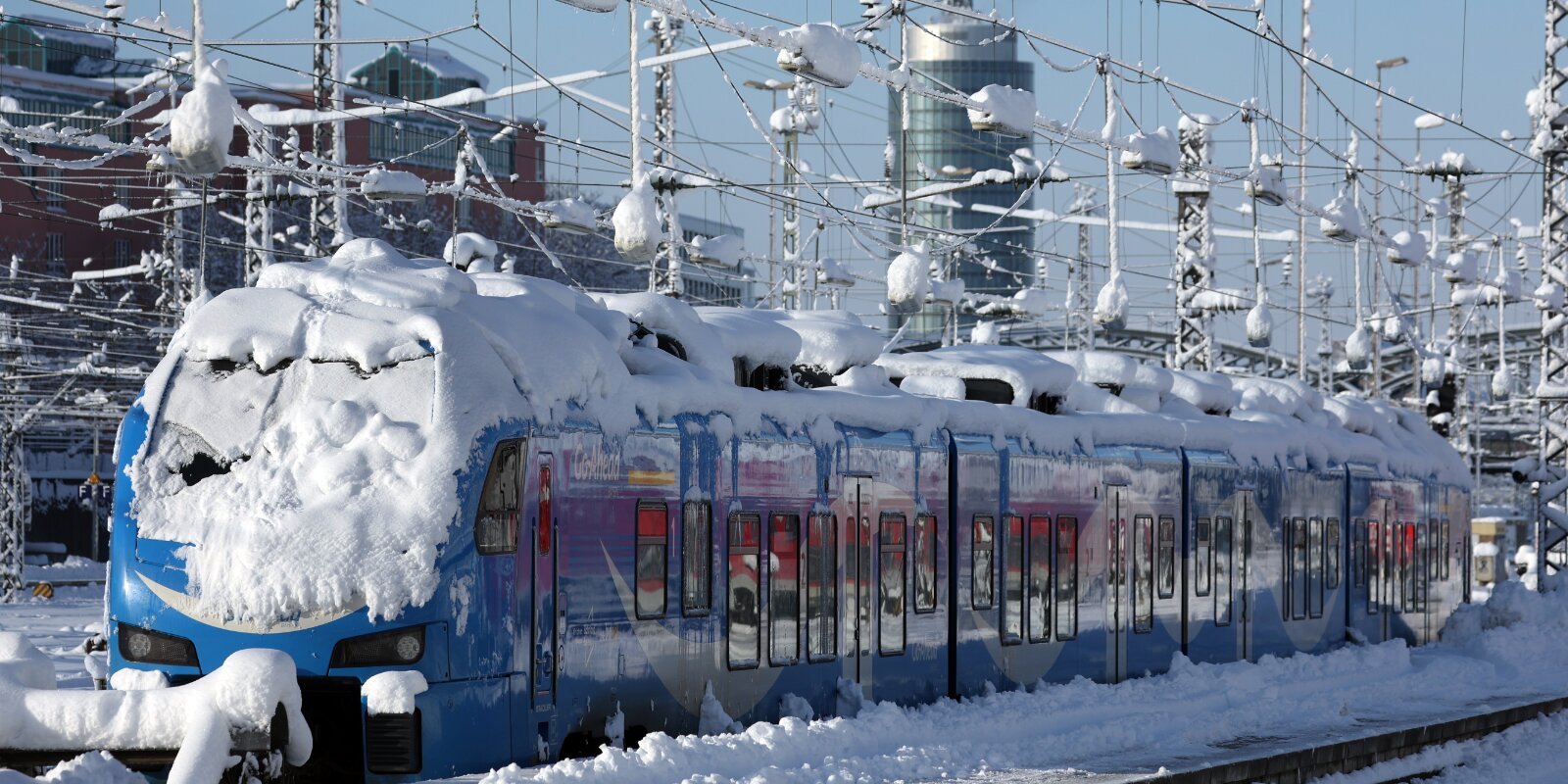 Ageschneiten Zuch um Haupbahnhof zu München | © picture alliance/dpa | Karl-Josef Hildenbrand