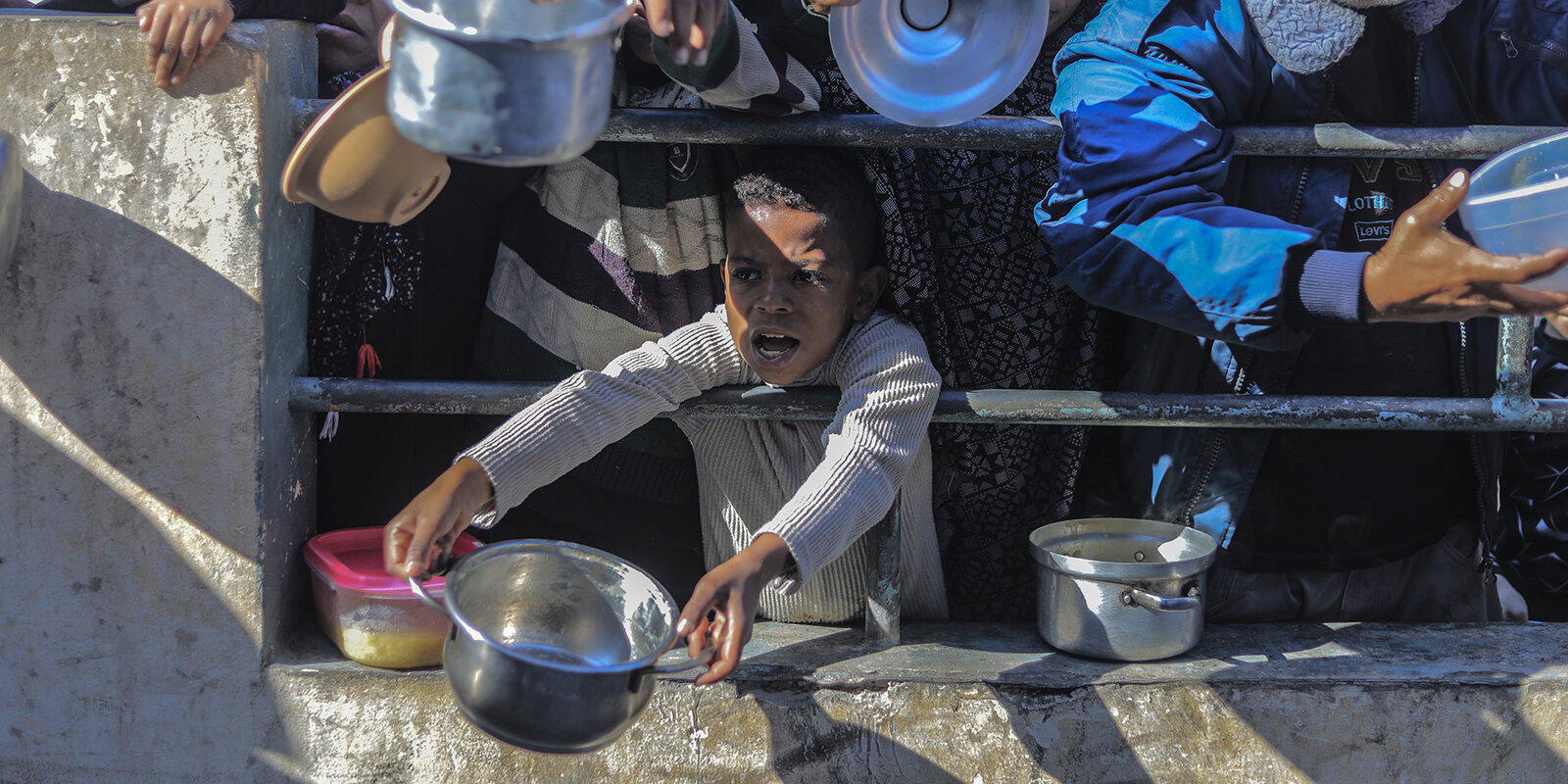 Israel gräift Chan Yunis un - Humanitär Situatioun bereet weider Suergen | © dpa | Mohammed Talatene