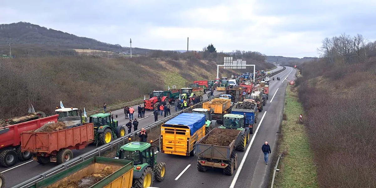 Bauere protestéieren op der Autobunn | © Ana Angel