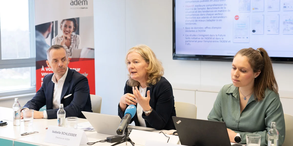 	(de g. à dr.) Georges Mischo, ministre du Travail ; Isabelle Schlesser, directrice de l’Agence pour le développement de l’emploi (ADEM) ; Héloïse Hartman, chargée d’études à l’Agence pour le développement de l’emploi (ADEM) | © ADEM