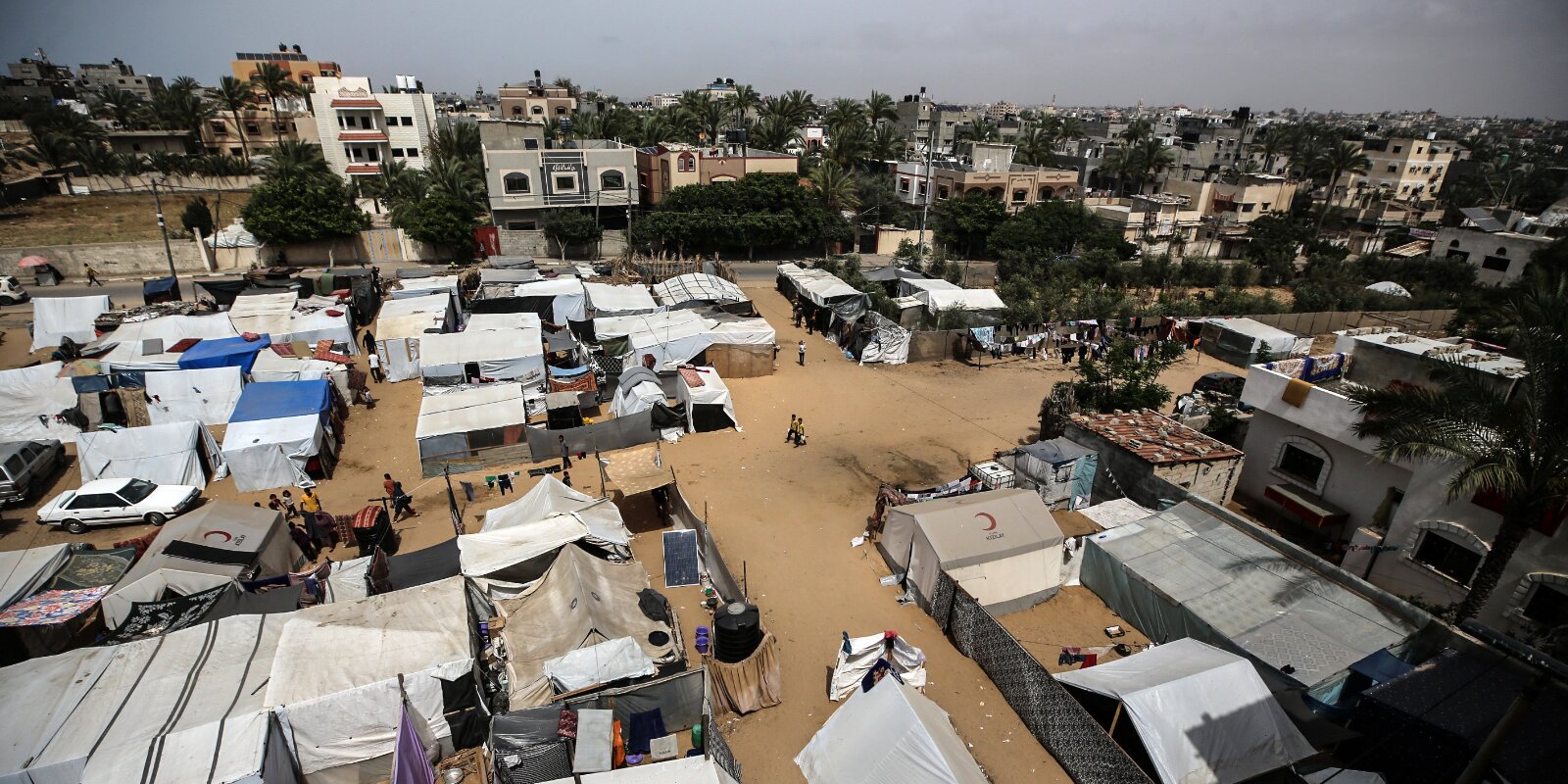 Palästinenser an engem Camp an der Gazasträif | © picture alliance / NurPhoto | Majdi Fathi