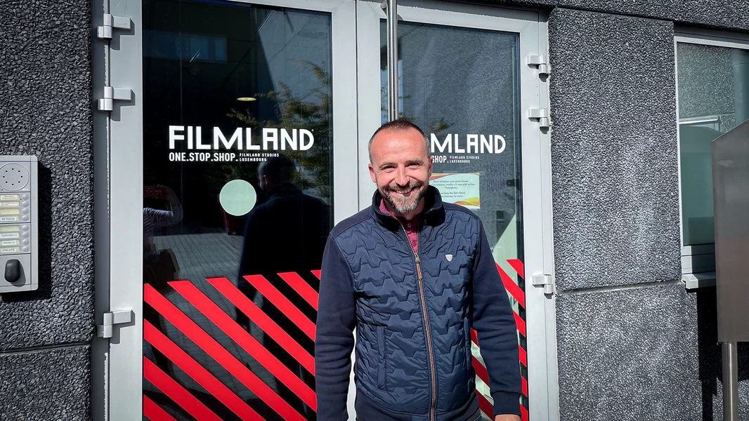 Wéi gesäit e moderne Filmstudio aus?