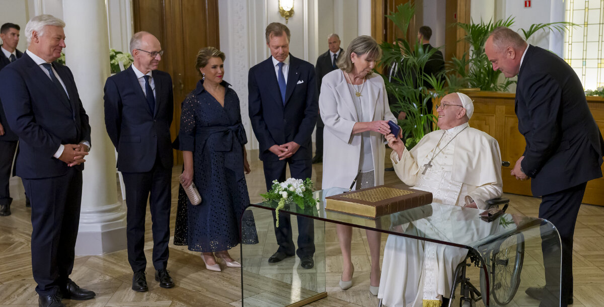 De Poopst François no senger Arrivée am Cercle Cité. | © SIP / Jean-Christophe Verhaege