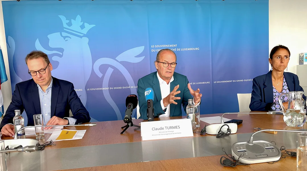 De Claude Turmes bei der Pressekonferenz. | © Serge Kesseler