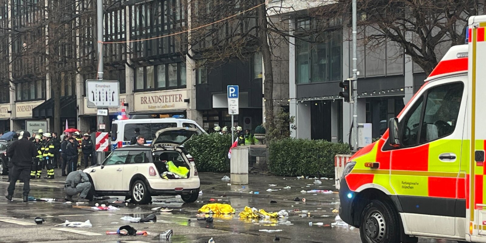 München: Auto rennt a Grupp Mënschen, 28 Doudeger | © picture alliance/dpa | Christoph Trost