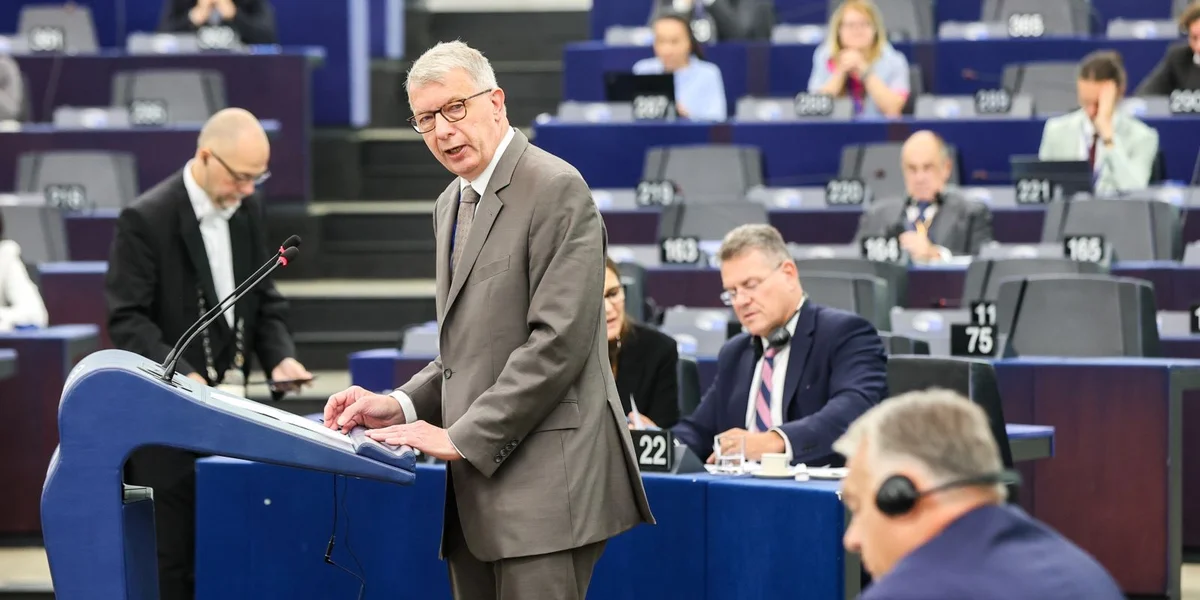 Den Europadeputéierte Fernand Kartheiser hat am Oktober zejoert probéiert, eng Ried op Lëtzebuergesch an der Plenière ze halen | © European Union