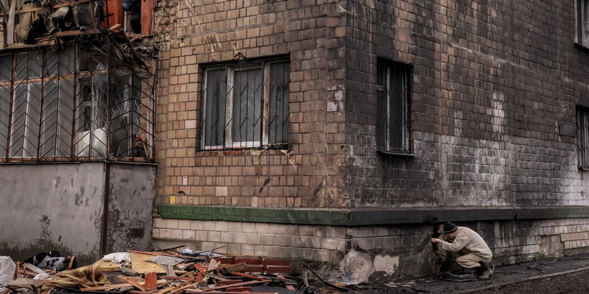 Russesch Attacken an der Regioun vu Kiew, op d'mannst 4 Mënschen ëm d'Liewe komm | © EPA/OLEG PETRASYUK