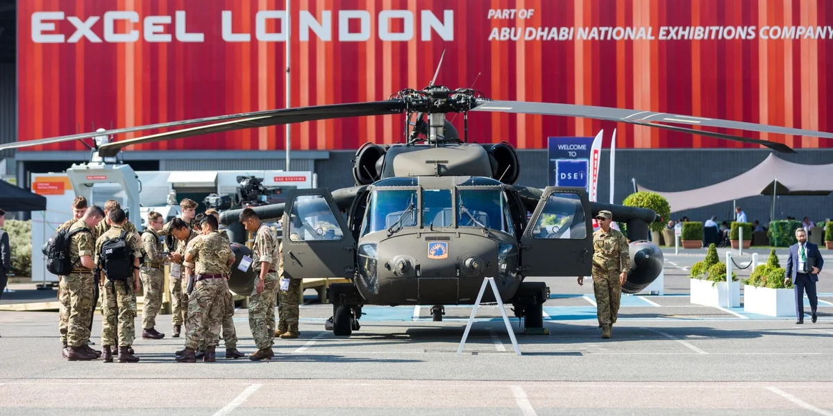 Groussbritannie schléisst israeelesch Regierungsvertrieder vu Waffenexpo aus | © EPA/VICKIE FLORES