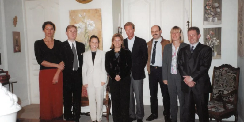 Interview a Visitt vun de Journalisten a Journalistinnen bei der zukünfteger groussherzoglecher Koppel. V. l. n. r.: Monique Kater, Tom Hermes, Corinne Cahen, Grand-Duchesse Maria Teresa, Grand-Duc Henri, Sophie Morang, Jacques Ganser 