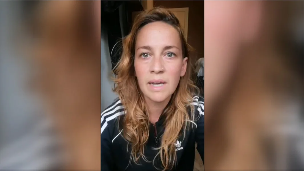 Aktivistin Nora Fellens-Huberty den Ament an der Negev-Wüst 