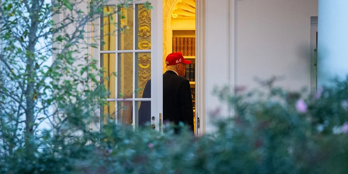 © EPA/GRAEME SLOAN / POOL