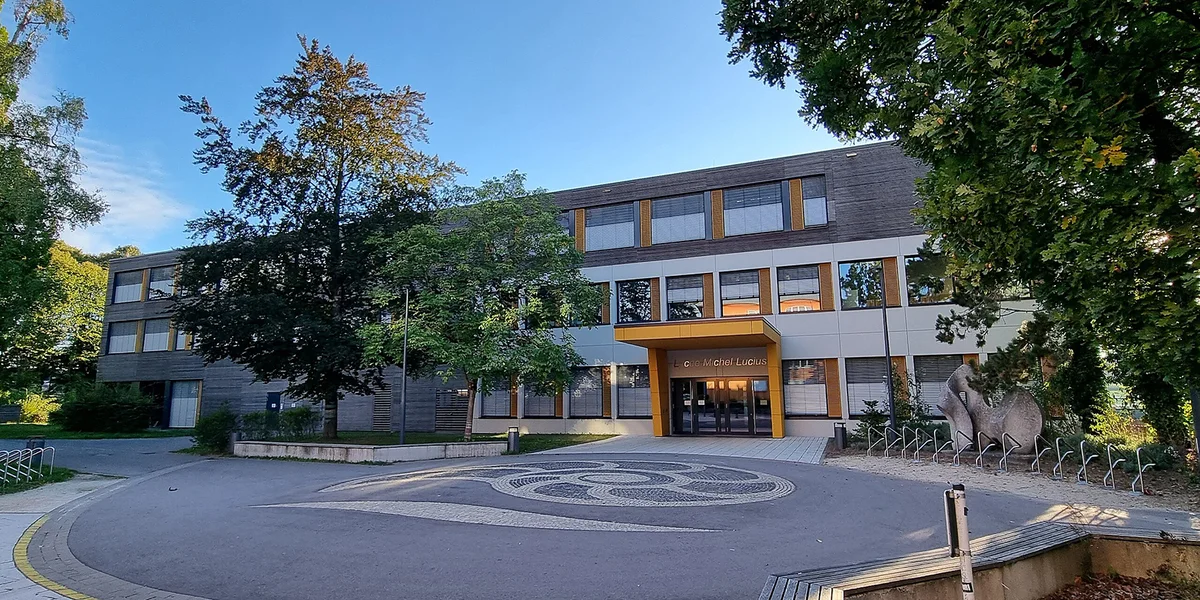 Mannerjärege wuel fir falsche Bommenalarm am Lycée Michel Lucius responsabel | © GilPe/Wikimedia Commons