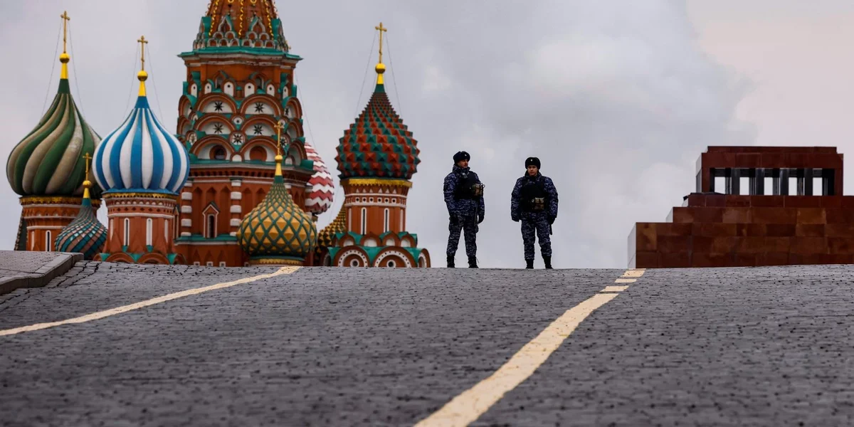 Russesch Dronenattacken an der Ukrain - Autosbomm geet zu Moskau an d'Luucht | © EPA/SERGEI ILNITSKY