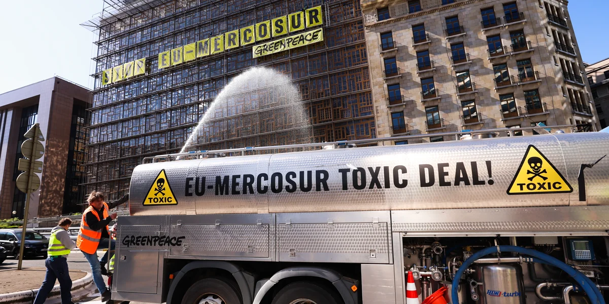 Ee wuel knappe Vott haut am Europaparlament iwwer d'Préiwe vum Mercosur-Accord virum EUGH | © EPA/OLIVIER HOSLET