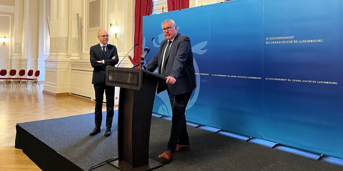 De Premier Luc Frieden an den Haut Commissaire à la Protection Nationale Guy Bley | © Pit Beffort