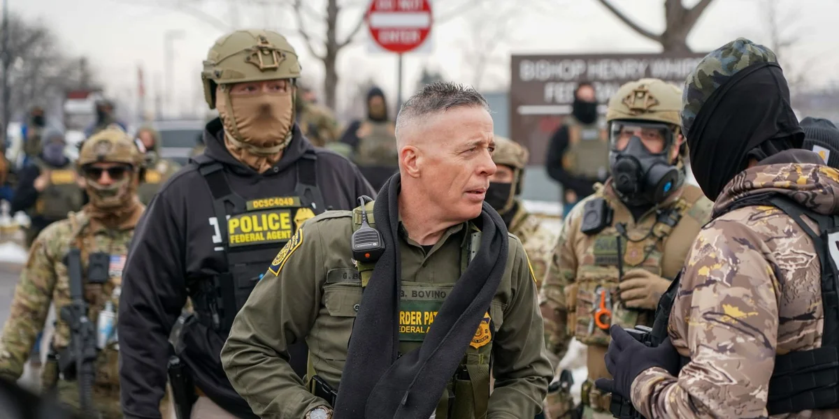 Kommandant vun der US-Grenzschutz-Autoritéit (ICE) Gregory Bovino | © EPA/CRAIG LASSIG