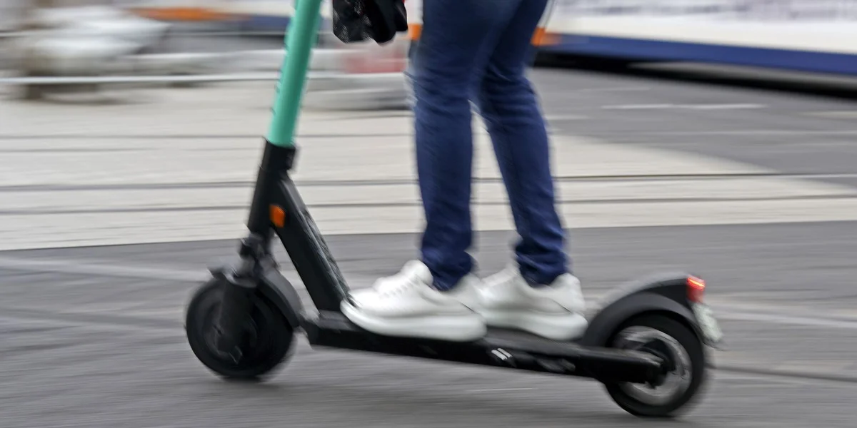 E-Scooter | © EPA/RONALD WITTEK