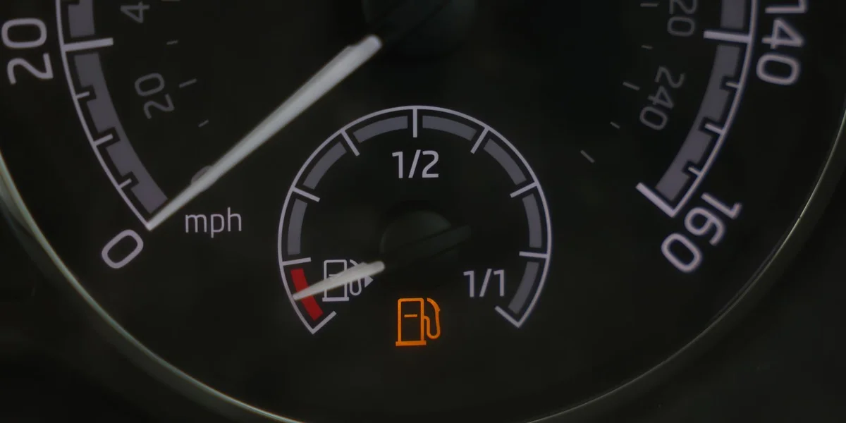 1,65 Euro de Liter Bensinn, 1,82 Euro de Liter Diesel - Clientë maache sech Suergen | © EPA/NEIL HALL