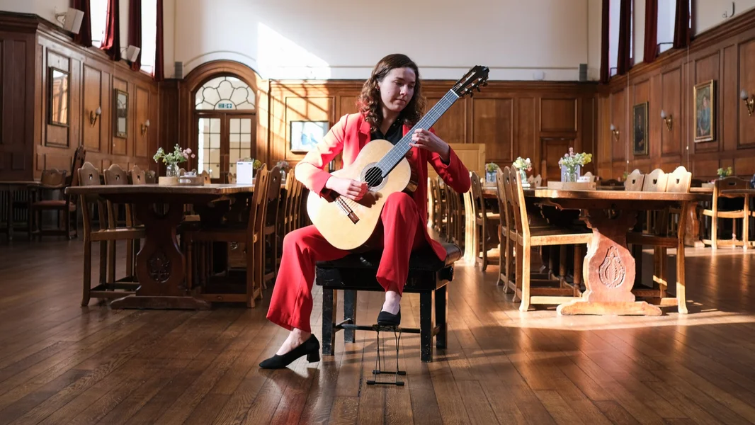 Eva Schockmel - Eng Gittaristin zu London | © Claire Barthelemy