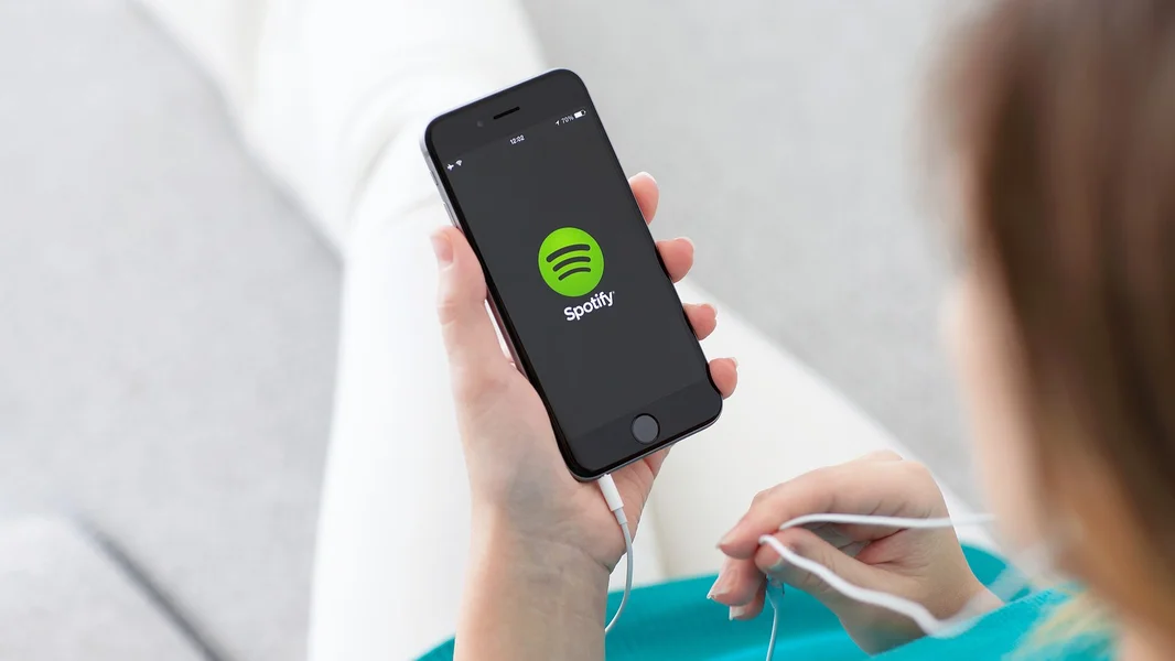 Spotify  - ëmstridden | © Bigstock