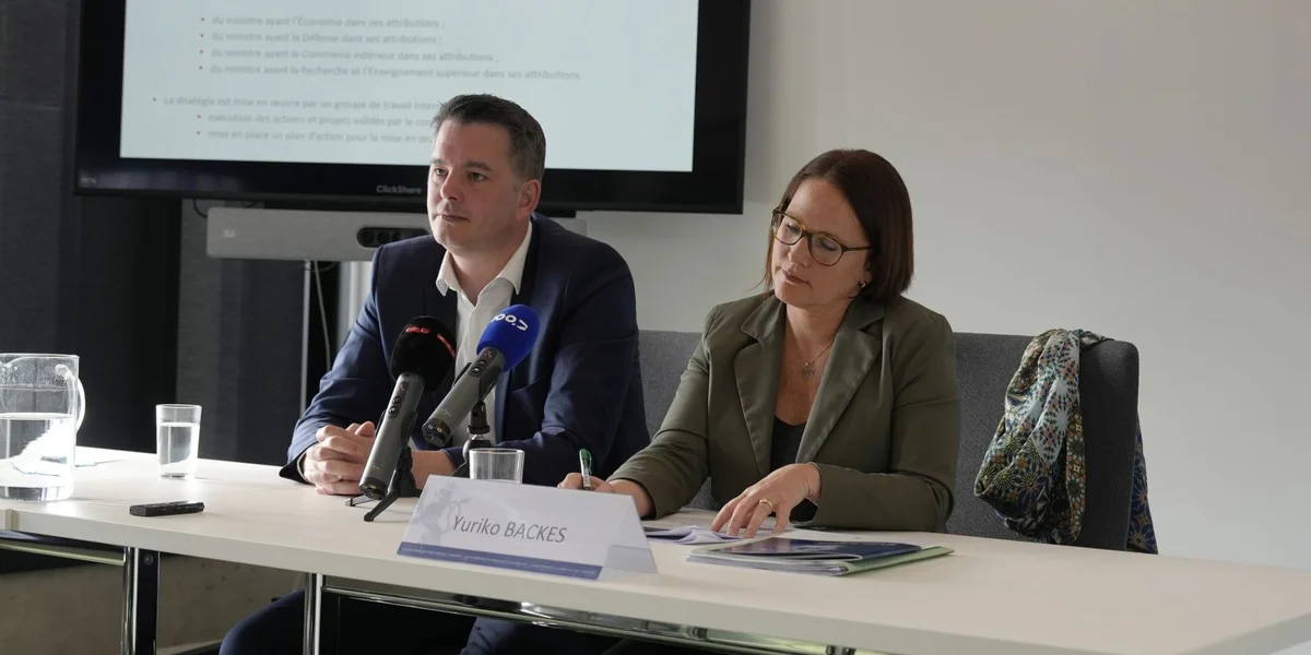 DP-Verteidegungsministesch Yuriko Backes an DP-Wirtschaftsminister Lex Delles | © MAE