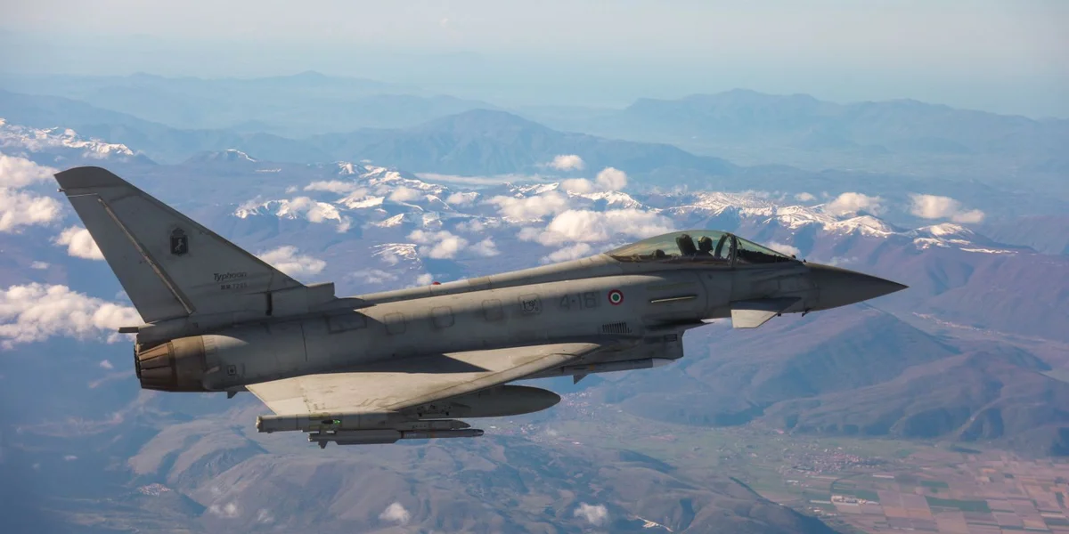 Militärfliger (Symbolfoto) | © Sergii Kharchenko