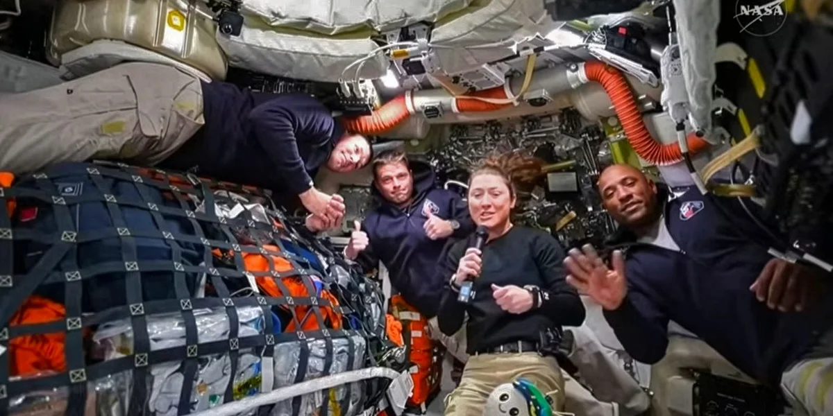 D'Crew u Bord vun der Moundmissioun Artemis 2: Jeremy Hansen, Reid Wiseman, Christina Koch, an den Victor Glover  | © picture alliance, Atlas Photo