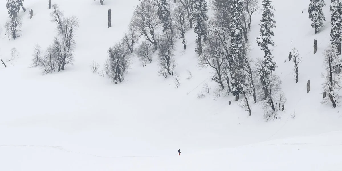 Firwat koumen esou vill Mënschen d'lescht Saison duerch Lawinen ëm d'Liewen? | © EPA/FAROOQ KHAN