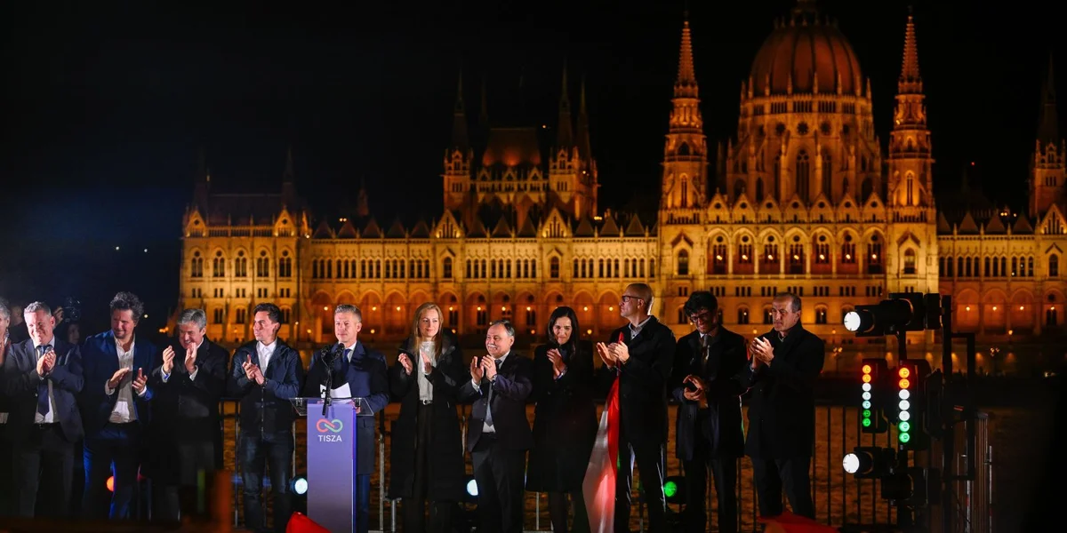 Walen an Ungarn: Tisza Partei vum Péter Magyar kritt Zwee-Drëttel-Majoritéit | ©  EPA/Robert Hegedus HUNGARY OUT