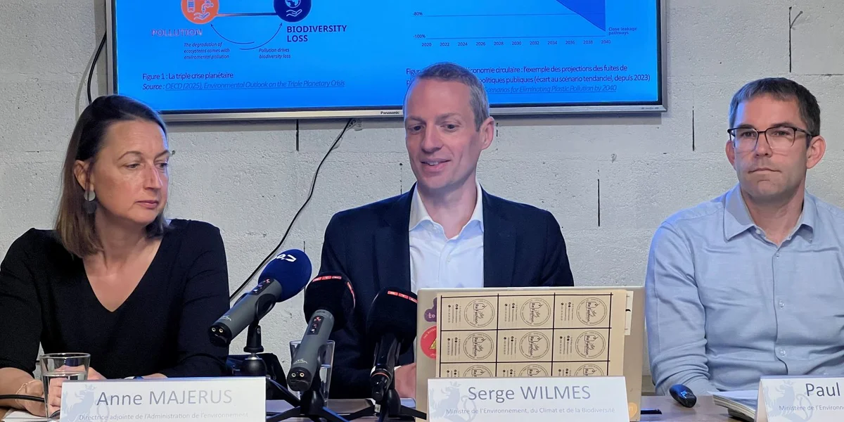 Ëmweltministère: Prinzip vum "pollueur-payeur" soll och fir d’Textilbranche gëllen | © Pit Beffort 