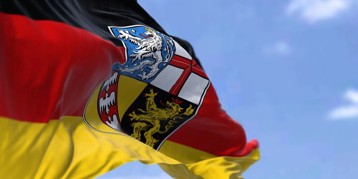 Gottesbezuch nei an der saarlännescher Verfassung | © Bigstock