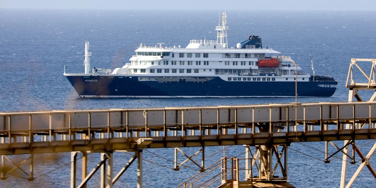  Hantavirus: Passagéier vu Croisièresschëff sollen zu Teneriffa u Land goen | ©  EPA/ELTON MONTEIRO