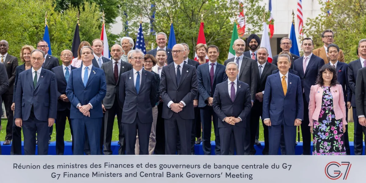 © EPA/CHRISTOPHE PETIT TESSON