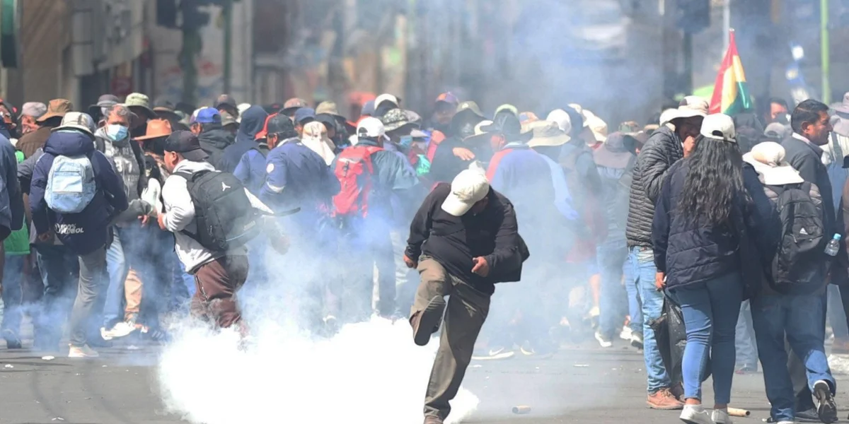 Demonstratioune géint Gesetz fir Ausnamezoustand auszeruffen a Militär anzesetzen | © EPA/LUIS GANDARILLAS