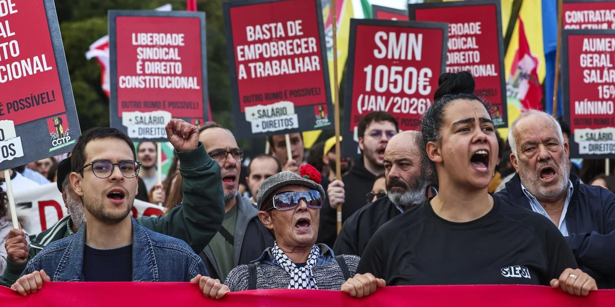 © EPA/ANTONIO COTRIM