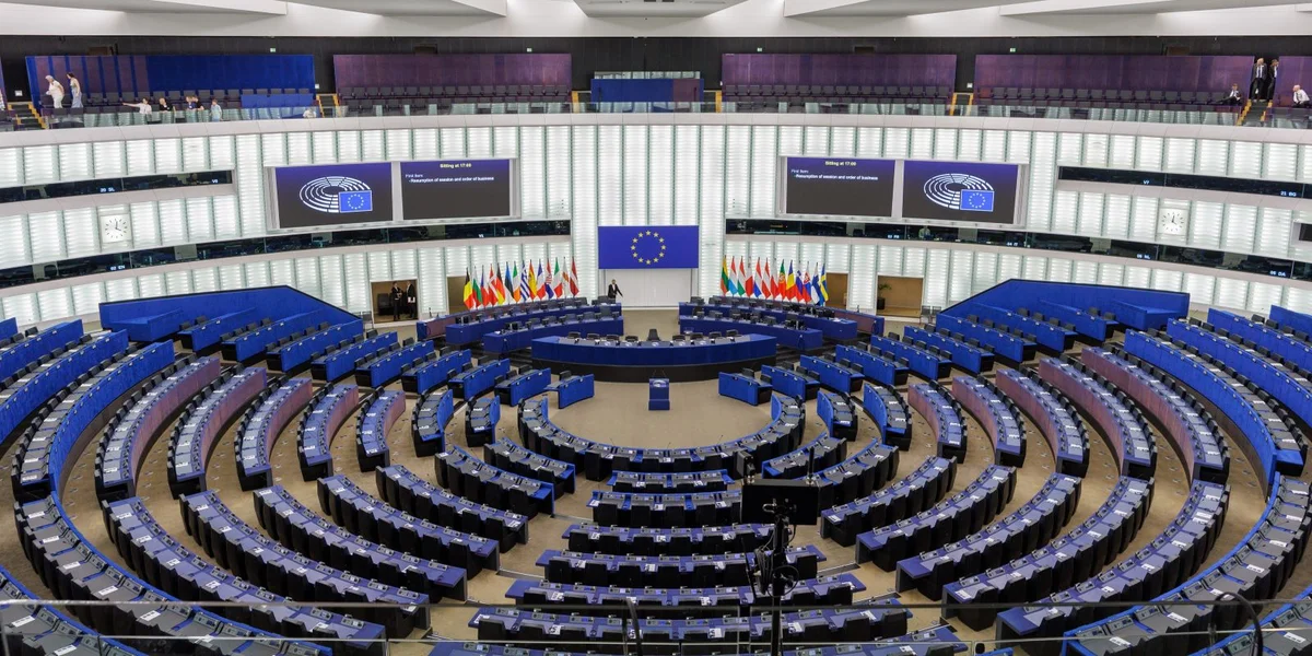 EU-Parlament gëtt gréng Luucht fir nei Securité-Sociale-Reegelen | © EPA/OLIVIER MATTHYS