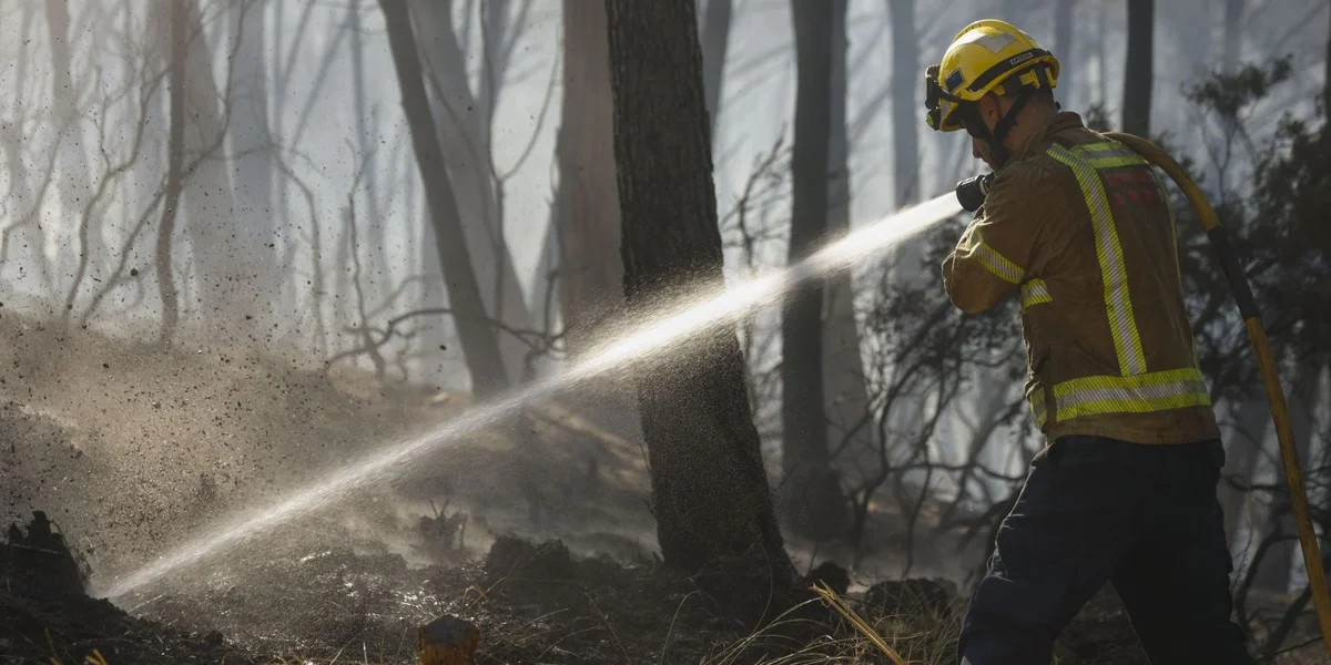 Bëschbrand a Südspuenie fuerdert op d'mannst eng Dosen Doudesaffer | © EPA/Quique Garcia