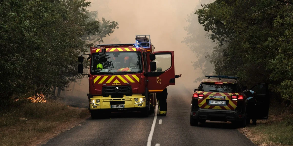 Bëschbrand an der Forêt Fontainebleau nach ëmmer net ënner Kontroll | © EPA/GAUTHIER BEDRIGNANS