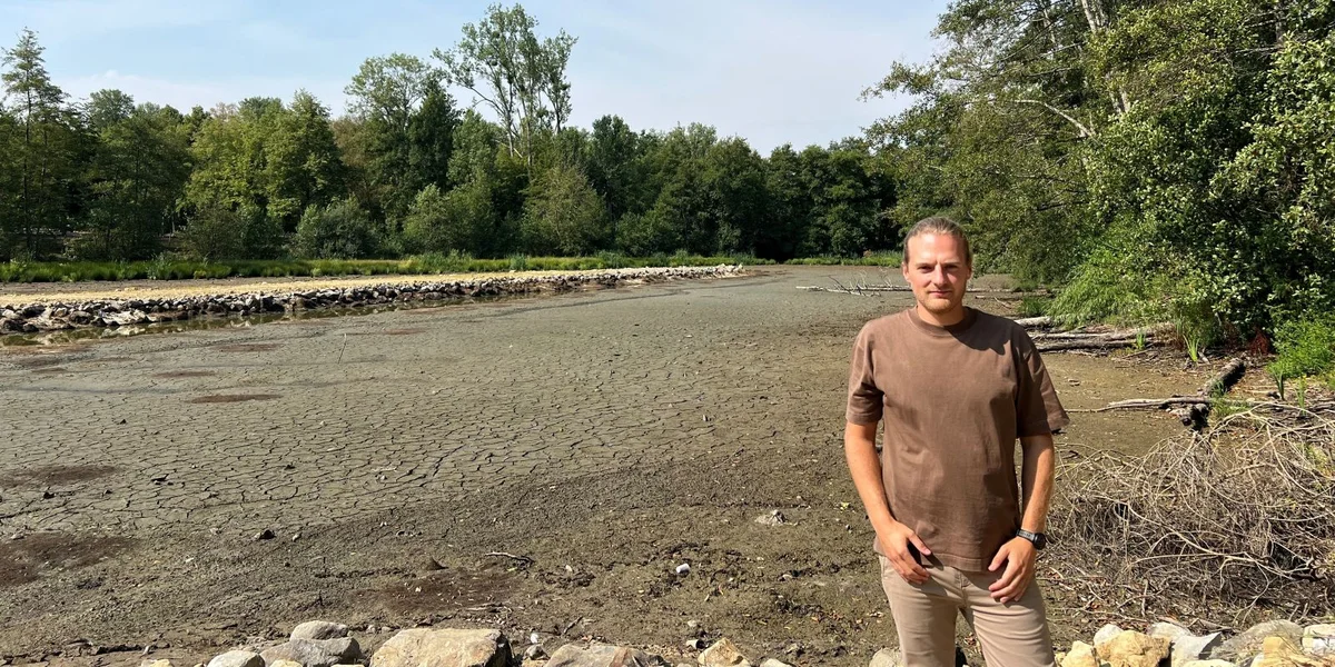 Zënter iwwer engem Joer ass am Weier op der Kockelscheier kee Waasser méi | © Pit Beffort