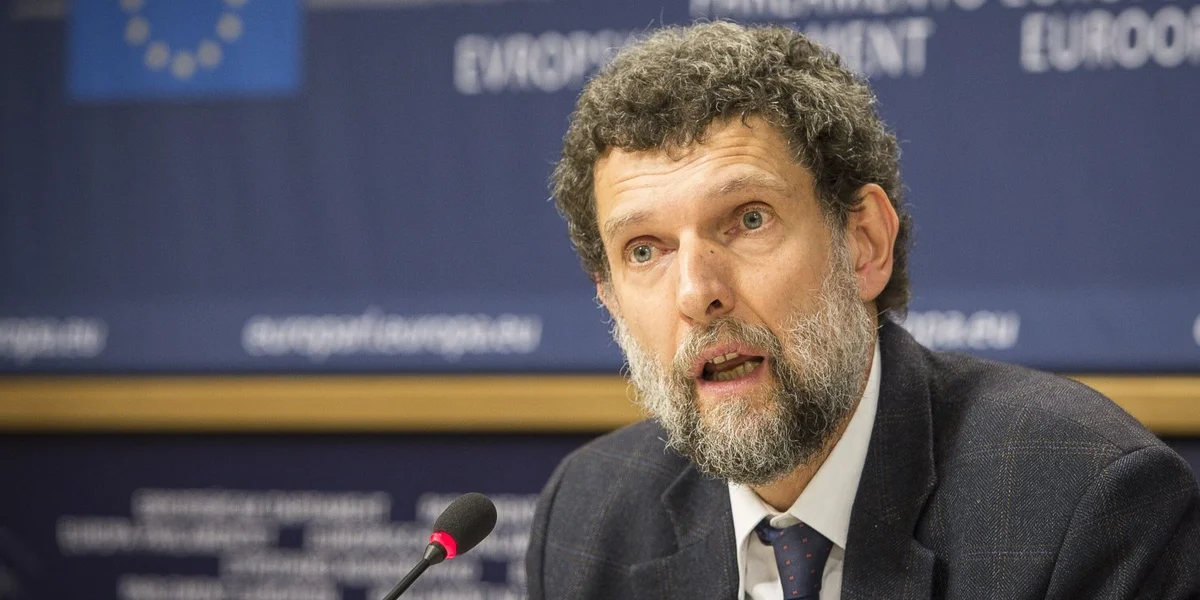 Den Europäesche Mënscherechtsgeriichtshaff fuerdert d'Fräiloossung vum Osman Kavala | © picture alliance / Wiktor Dabkowski | Wiktor Dabkowski