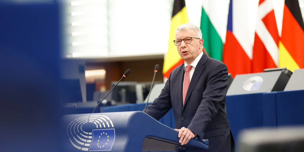 Fernand Kartheiser soll Detailer zu Russland-Kontakter ginn | © European Parliament