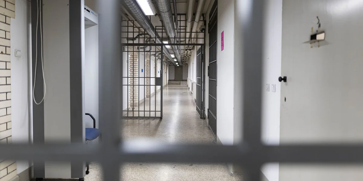 Wéinst iwwerfëllte Prisonge ginn a Groussbritannien ëmmer méi Prisonéier fräi gelooss | © picture alliance/dpa | Michael Matthey