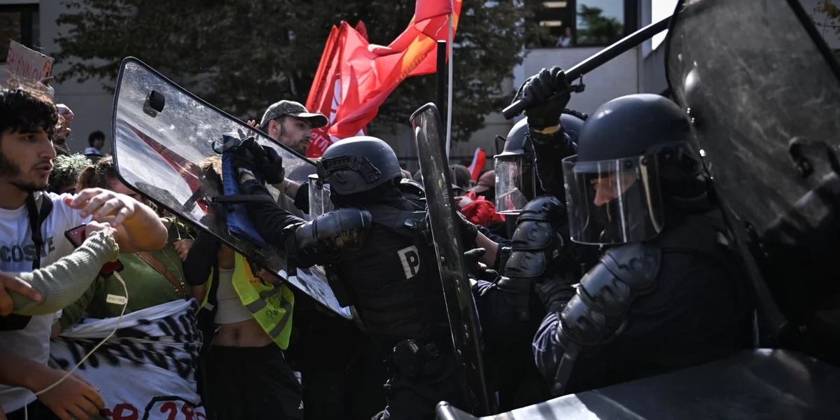 UNEL an OGJ solidaresch mat franséische Schülerprotester, Schüler verléiert seng Hand | © EPA/Firas Abdullah