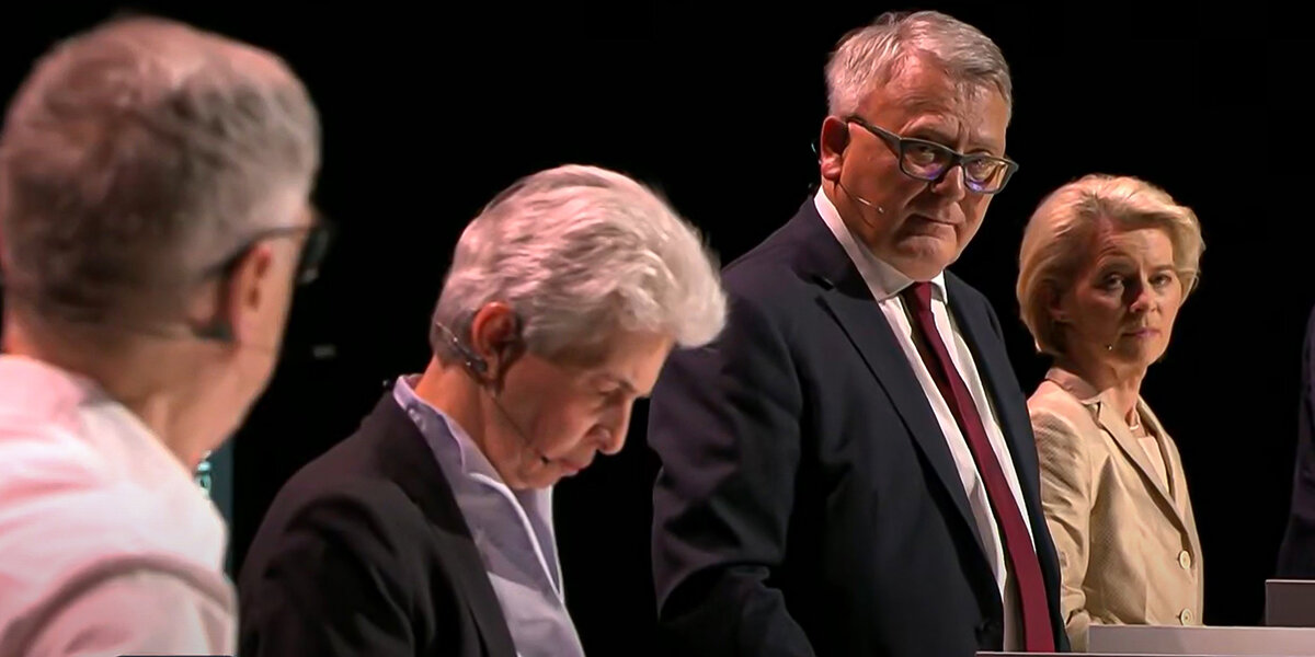 Ursula von der Leyen weist sech kämpferesch | © YouTube / Politico